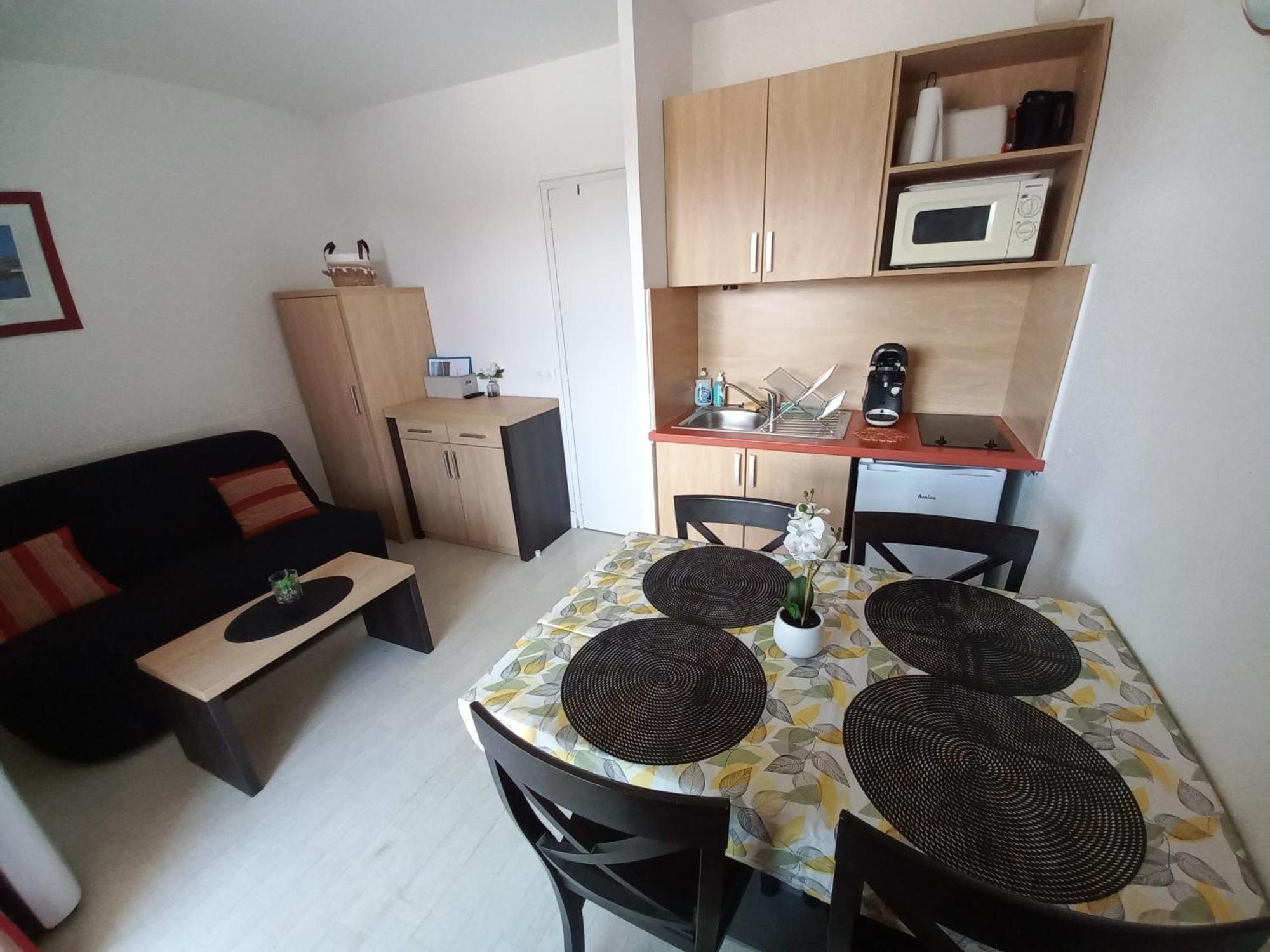 Coquet Studio 4 Pers, Piscine,Clim Mobile, Plage A 300 M,A 5Min A Pied Du Lydia 르발카레스 외부 사진