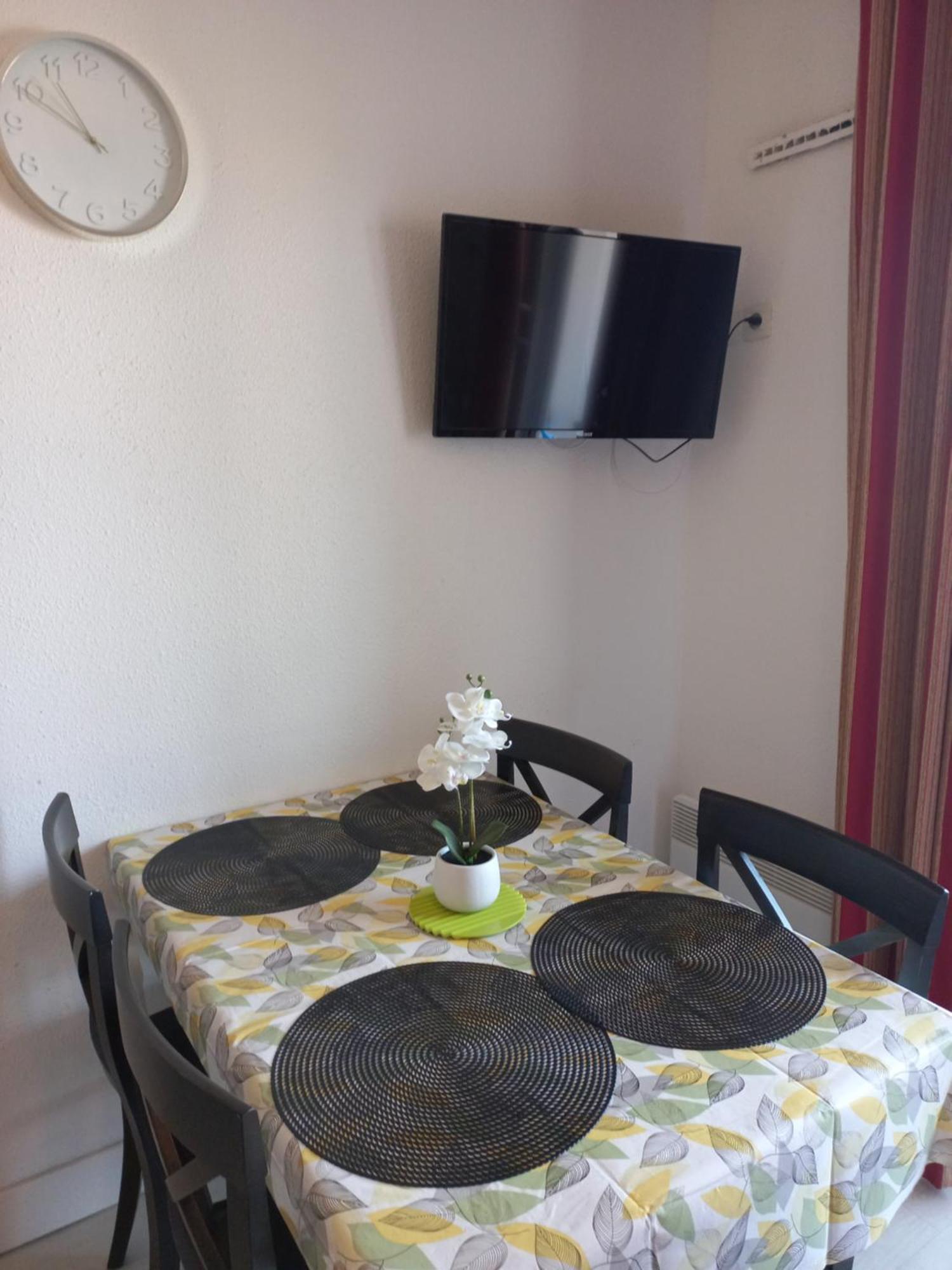 Coquet Studio 4 Pers, Piscine,Clim Mobile, Plage A 300 M,A 5Min A Pied Du Lydia 르발카레스 외부 사진